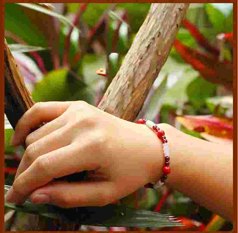 朱砂能和翡翠手镯一起佩戴朱砂手链能和能玉镯一起佩戴吗?-第1张图片-翡翠网