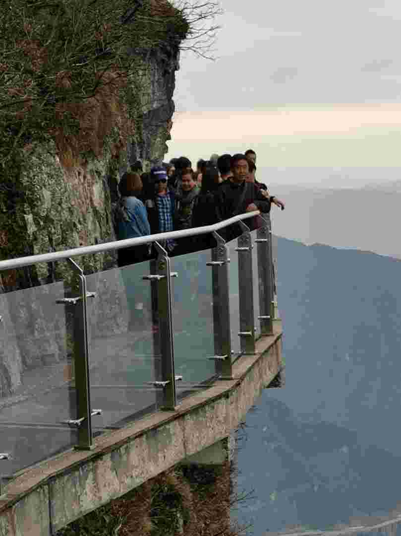 在张家界旅游买了翡翠玉石可以退吗,张家界景区卖的翡翠手镯-第2张图片-翡翠网 在张家界旅游买了翡翠玉石可以退吗,张家界景区卖的翡翠手镯-第2张图片-翡翠网