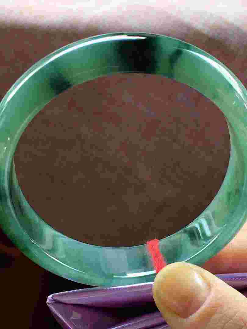 翡翠手镯上的表皮纹怎么去除翡翠手镯上的表皮纹-第1张图片-翡翠网 翡翠手镯上的表皮纹怎么去除翡翠手镯上的表皮纹-第1张图片-翡翠网