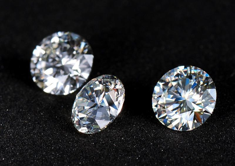 莫桑钻和人造钻石的区别是什么,莫桑钻和人造钻石的区别-第1张图片-翡翠网 莫桑钻和人造钻石的区别是什么,莫桑钻和人造钻石的区别-第1张图片-翡翠网