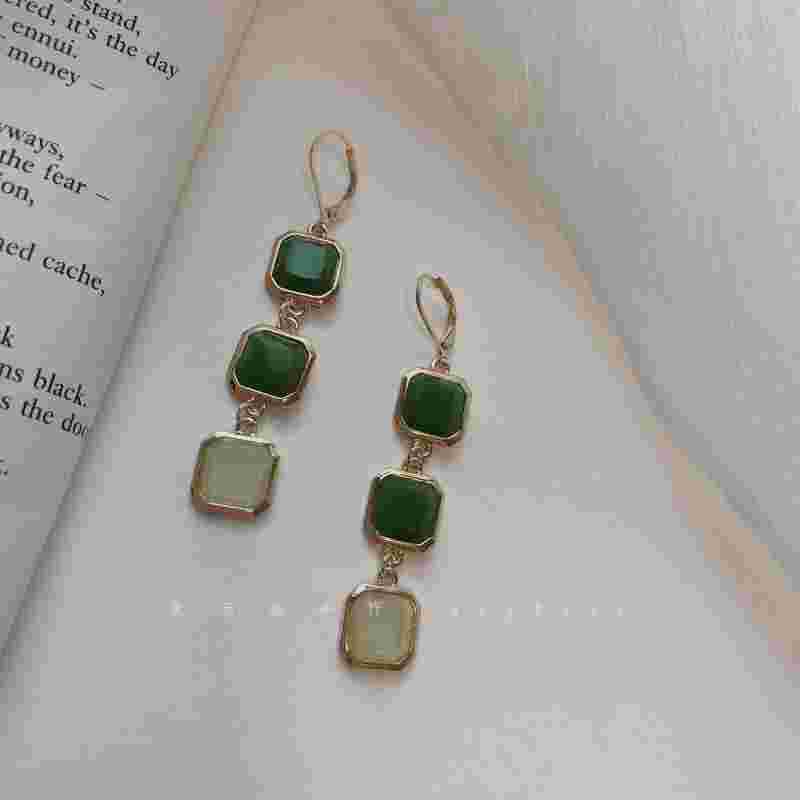 时尚耳环时尚耳环美女-第1张图片-翡翠网