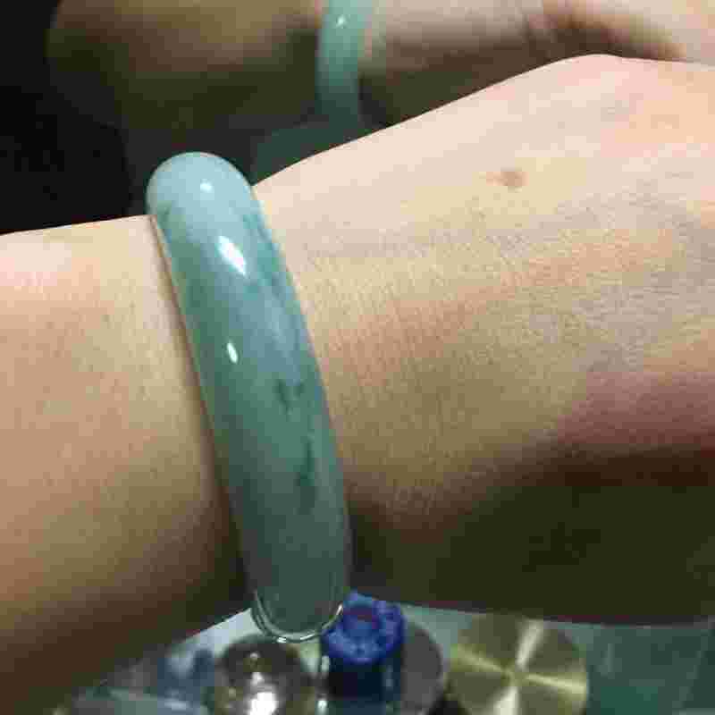 重庆鉴定翡翠要多少钱重庆鉴定翡翠手镯-第1张图片-翡翠网 重庆鉴定翡翠要多少钱重庆鉴定翡翠手镯-第1张图片-翡翠网