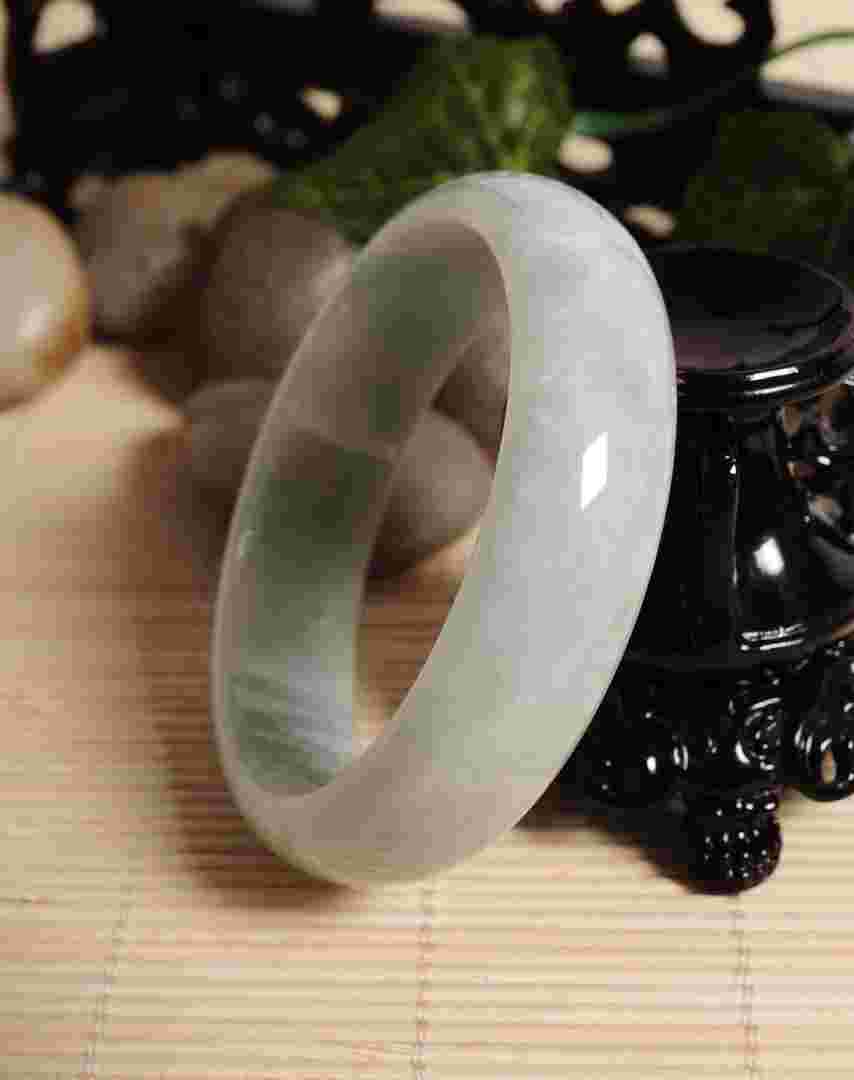 重庆鉴定翡翠要多少钱重庆鉴定翡翠手镯-第2张图片-翡翠网 重庆鉴定翡翠要多少钱重庆鉴定翡翠手镯-第2张图片-翡翠网