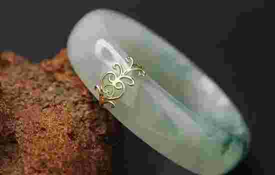 梦见翡翠手镯摔断了是什么意思梦见碎翡翠手镯被修好-第2张图片-翡翠网