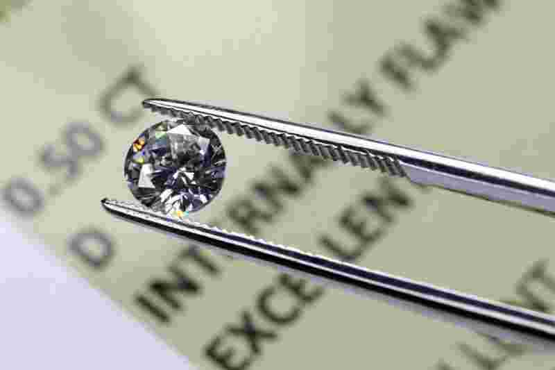 钻石是买了就卖不出去了吗钻石买了就不值钱了-第2张图片-翡翠网