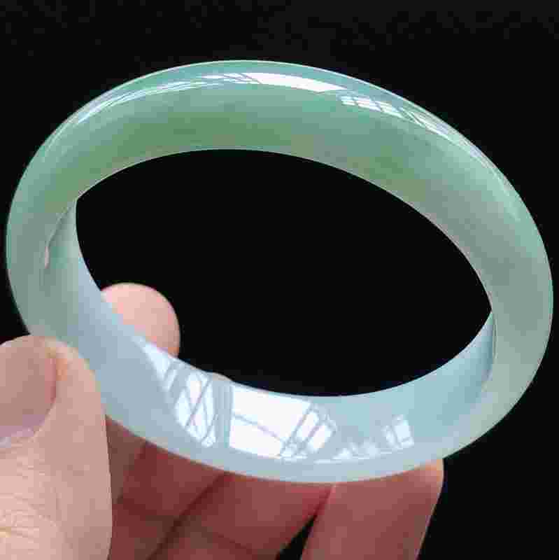 翡翠手镯外表很知性,翡翠手镯的形状及叫法-第2张图片-翡翠网