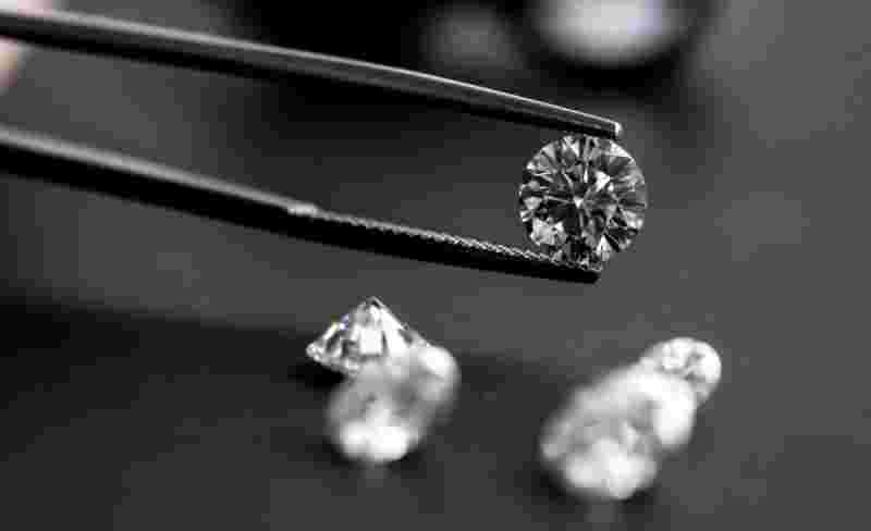 关于近10年钻石价格走势的信息-第2张图片-翡翠网