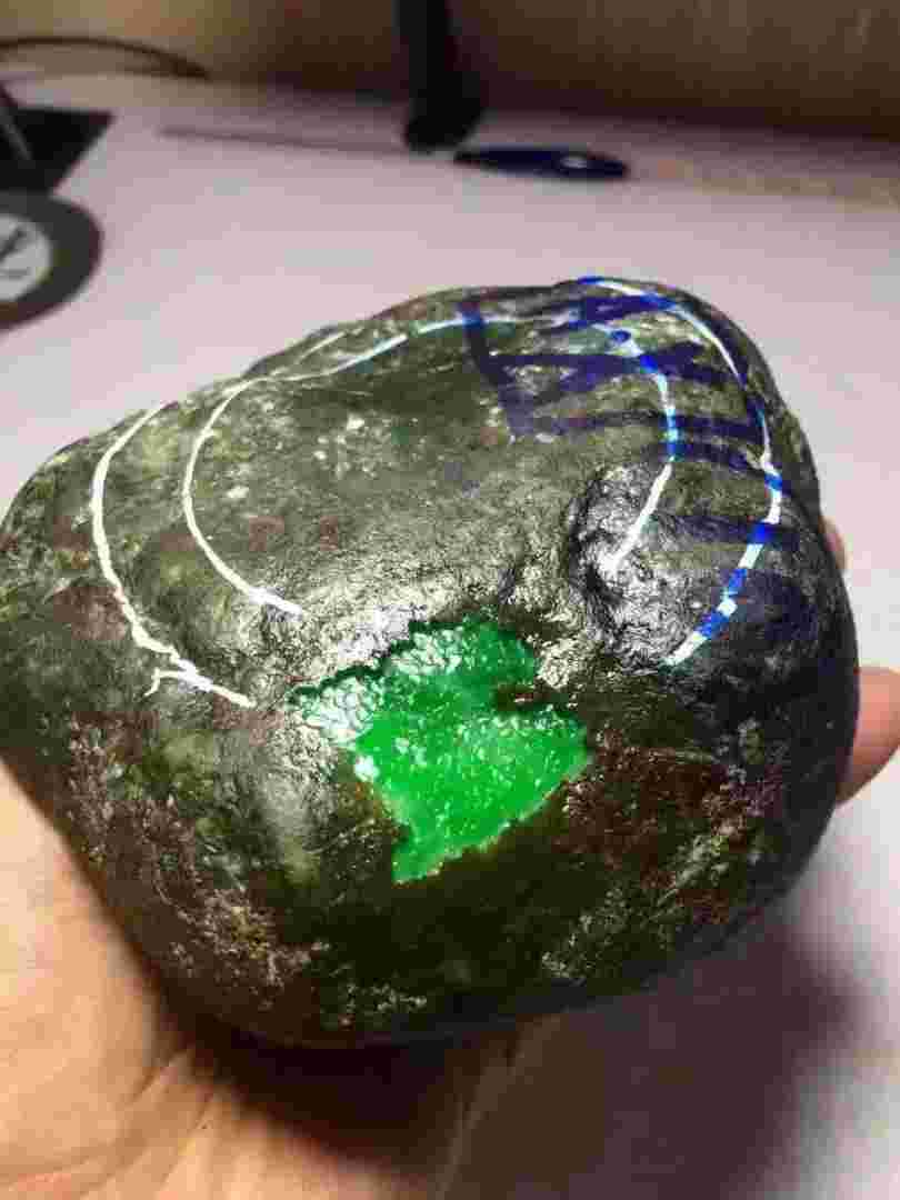 翡翠赌石视频全集翡翠赌石视频-第1张图片-翡翠网 翡翠赌石视频全集翡翠赌石视频-第1张图片-翡翠网