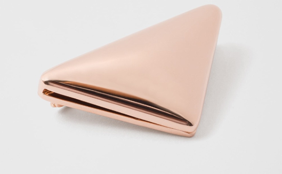 Prada 推出 Eternal Gold 新作 再生玫瑰金彰显可持续环保理念-第2张图片-翡翠网