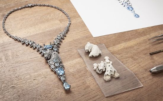 Cartier 卡地亚 Panthère Givrée 海蓝宝石白金项链 延续猎豹主题-第1张图片-翡翠网 Cartier 卡地亚 Panthère Givrée 海蓝宝石白金项链 延续猎豹主题-第1张图片-翡翠网