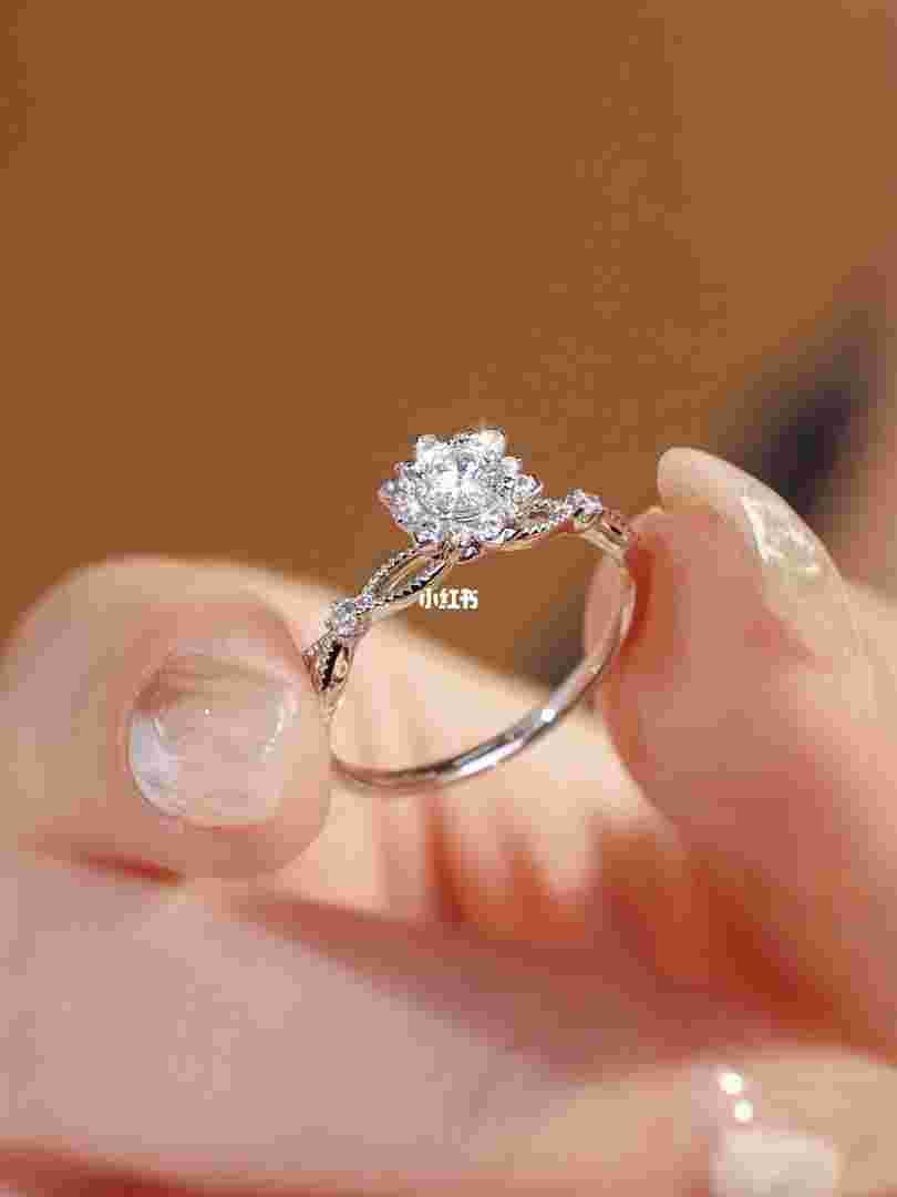 女士钻戒图片大全女士钻戒图片大全2022卡地亚女钻戒指-第1张图片-翡翠网 女士钻戒图片大全女士钻戒图片大全2022卡地亚女钻戒指-第1张图片-翡翠网