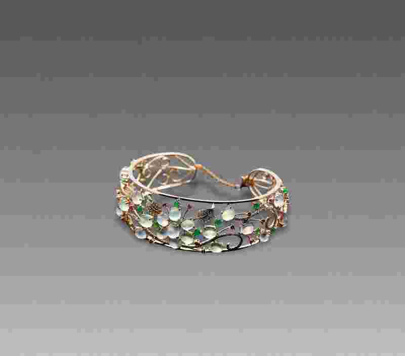 翡翠手镯配什么戒指好看女翡翠手镯配什么戒指好-第2张图片-翡翠网