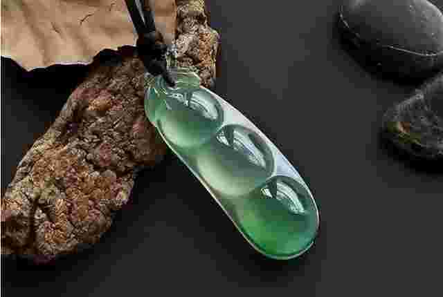 翡翠哪种好,翡翠哪种好手镯-第2张图片-翡翠网 翡翠哪种好,翡翠哪种好手镯-第2张图片-翡翠网