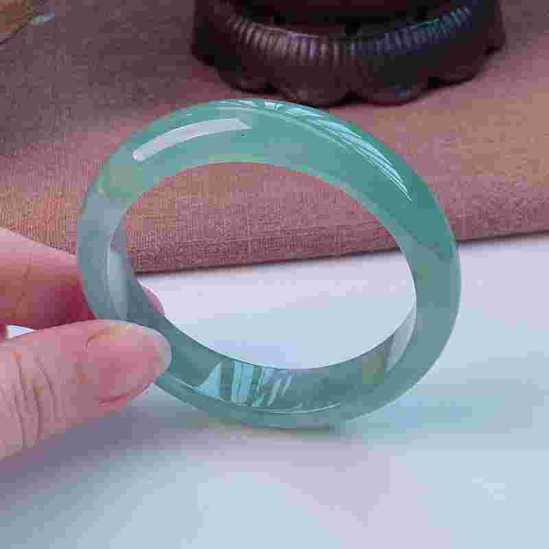 翡翠手镯越来越透越好翡翠镯子是不是越透越好-第2张图片-翡翠网 翡翠手镯越来越透越好翡翠镯子是不是越透越好-第2张图片-翡翠网