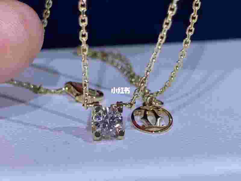 卡地亚牛头钻石项链选玫瑰金还是K黄,卡地亚牛头钻石项链-第1张图片-翡翠网 卡地亚牛头钻石项链选玫瑰金还是K黄,卡地亚牛头钻石项链-第1张图片-翡翠网