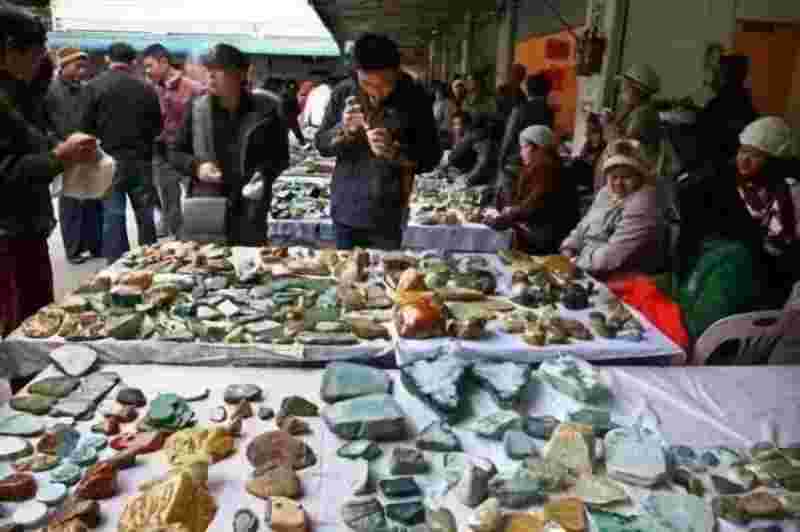 缅甸翡翠批发市场缅甸翡翠批发市场视频-第2张图片-翡翠网 缅甸翡翠批发市场缅甸翡翠批发市场视频-第2张图片-翡翠网