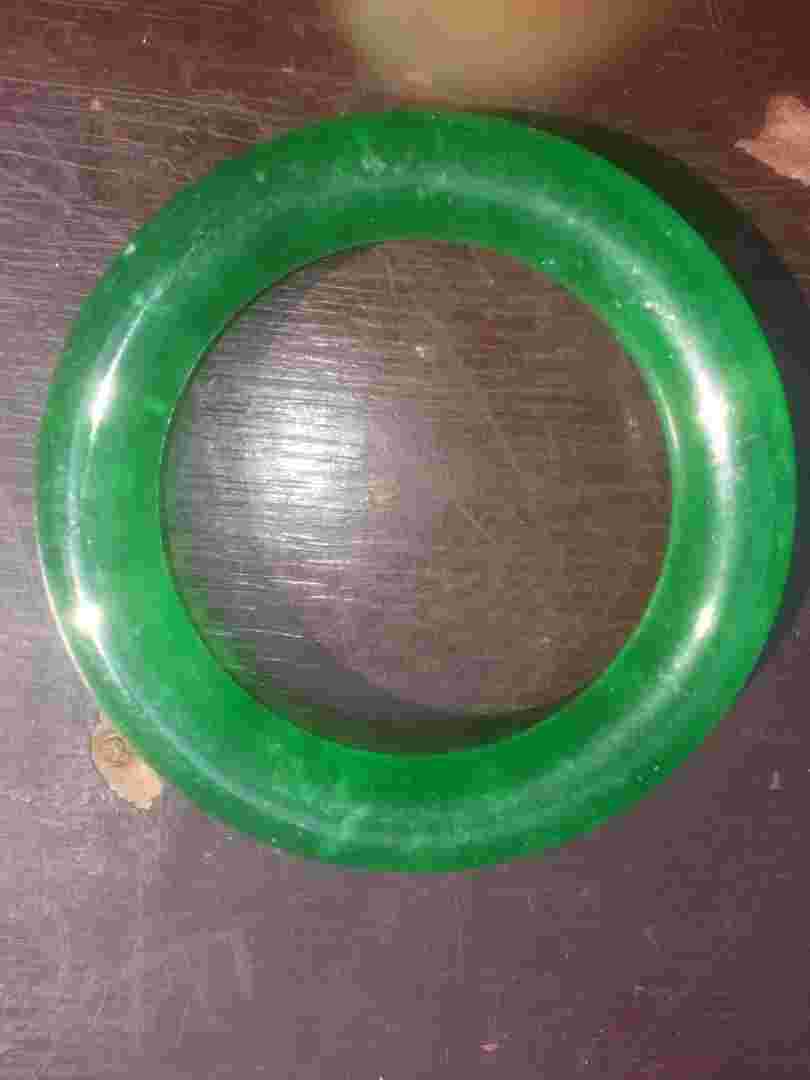 几万块钱能买到翡翠手镯吗几万的翡翠手镯和几百的有啥不一样-第2张图片-翡翠网