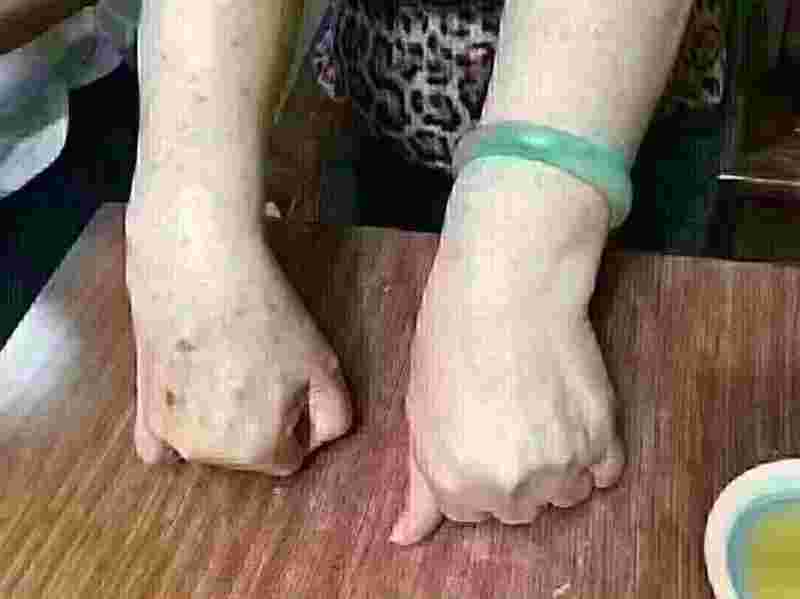 属马能佩戴翡翠手镯吗女生属马能佩戴翡翠手镯吗-第2张图片-翡翠网 属马能佩戴翡翠手镯吗女生属马能佩戴翡翠手镯吗-第2张图片-翡翠网