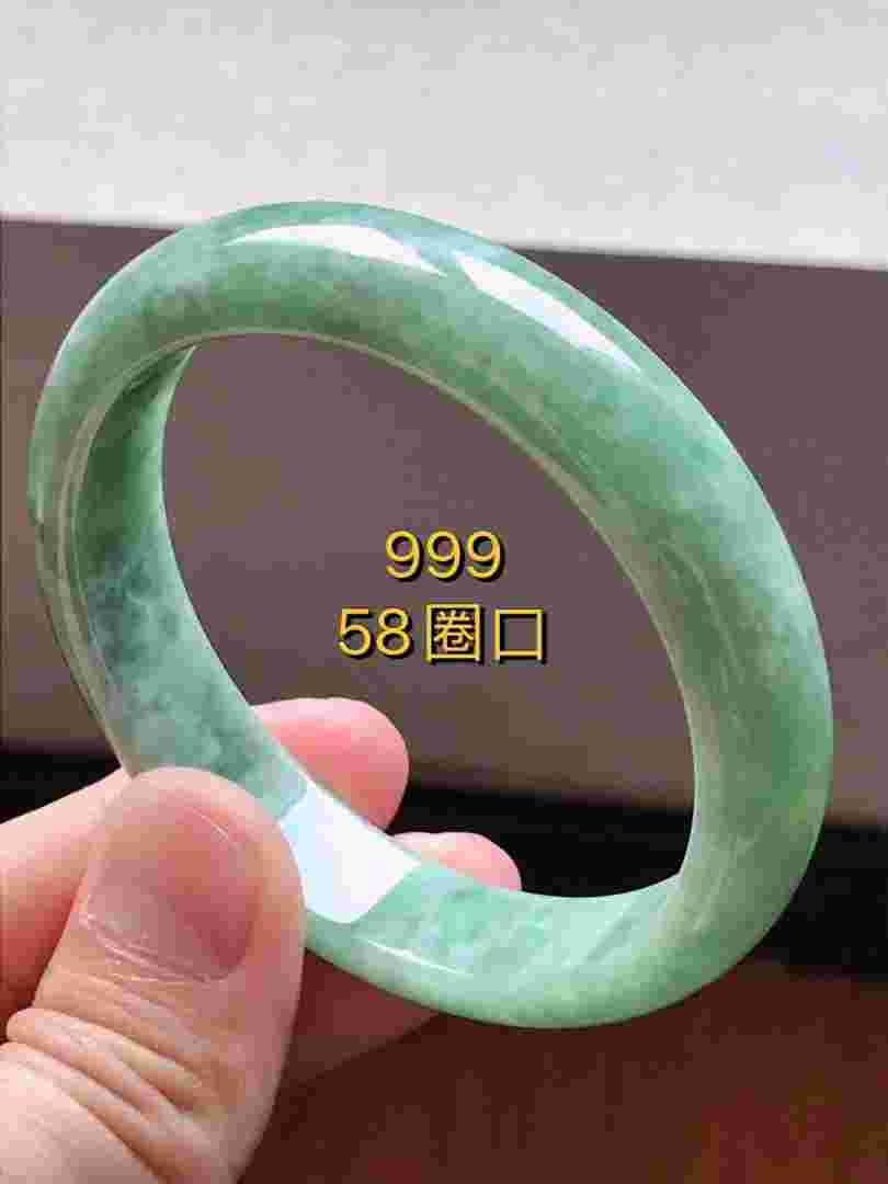 属马能佩戴翡翠手镯吗女生属马能佩戴翡翠手镯吗-第1张图片-翡翠网 属马能佩戴翡翠手镯吗女生属马能佩戴翡翠手镯吗-第1张图片-翡翠网