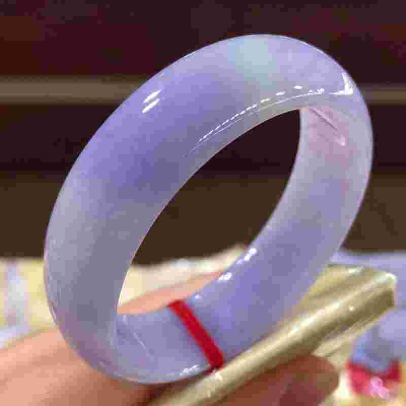 五千元的翡翠手镯很差吗5千多的翡翠手镯是真的吗-第2张图片-翡翠网 五千元的翡翠手镯很差吗5千多的翡翠手镯是真的吗-第2张图片-翡翠网