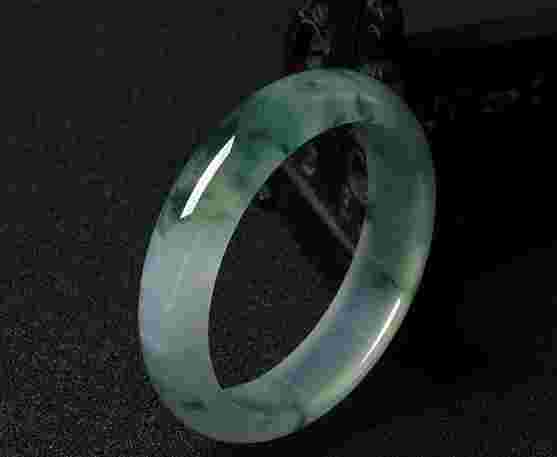 玉石和翡翠的区别在哪里白,玉石和翡翠的区别-第1张图片-翡翠网 玉石和翡翠的区别在哪里白,玉石和翡翠的区别-第1张图片-翡翠网