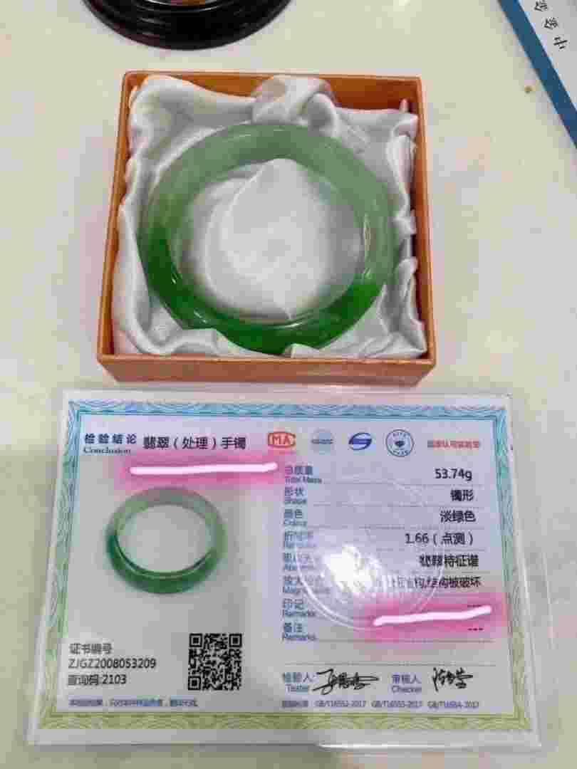 翡翠手镯带证书真伪鉴别翡翠手镯的证书是假的,手镯会是真的吗-第1张图片-翡翠网