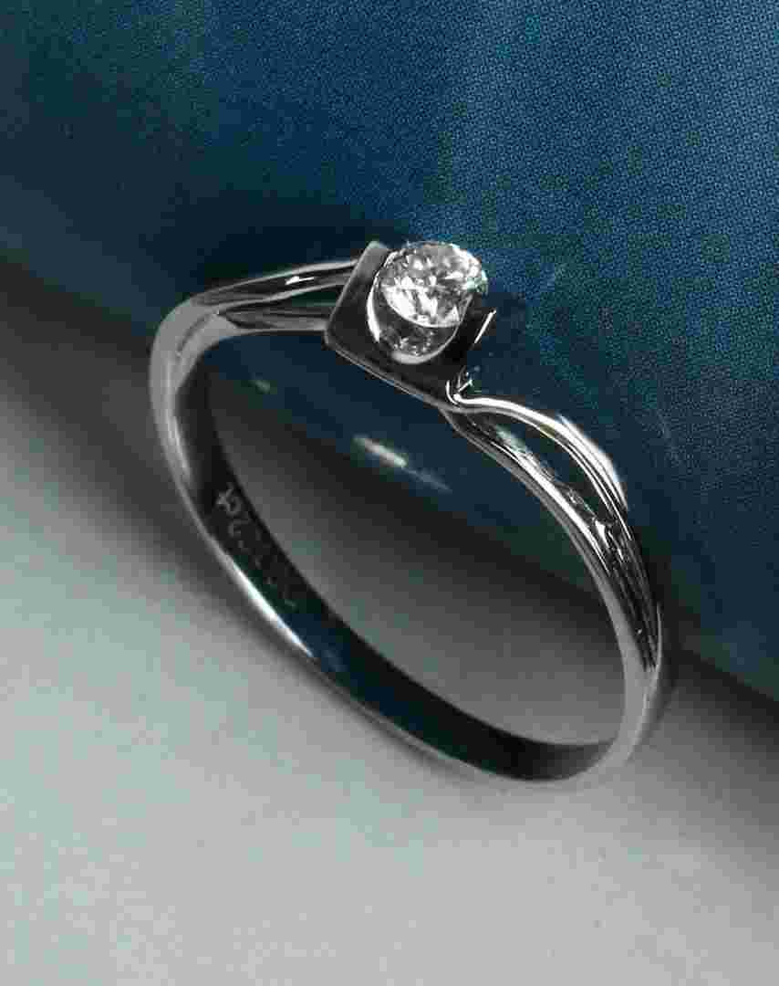 一克黄金和一克钻石哪个贵些一克黄金和一克钻石哪个贵-第1张图片-翡翠网