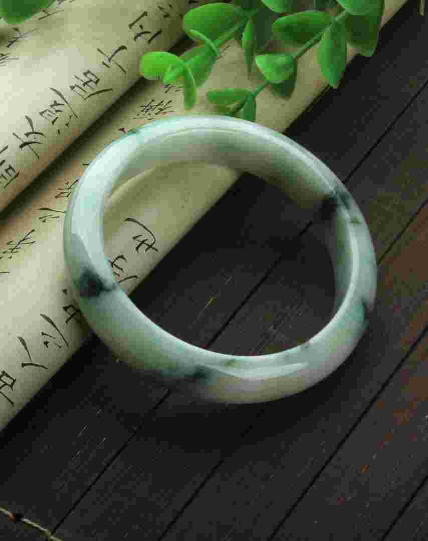 翡翠花青手镯值得买吗翡翠花青手镯价格表-第1张图片-翡翠网 翡翠花青手镯值得买吗翡翠花青手镯价格表-第1张图片-翡翠网