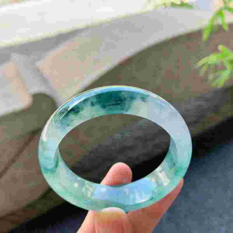 翡翠糯冰和冰糯有什么区别,冰糯翡翠手镯值多少钱-第2张图片-翡翠网 翡翠糯冰和冰糯有什么区别,冰糯翡翠手镯值多少钱-第2张图片-翡翠网