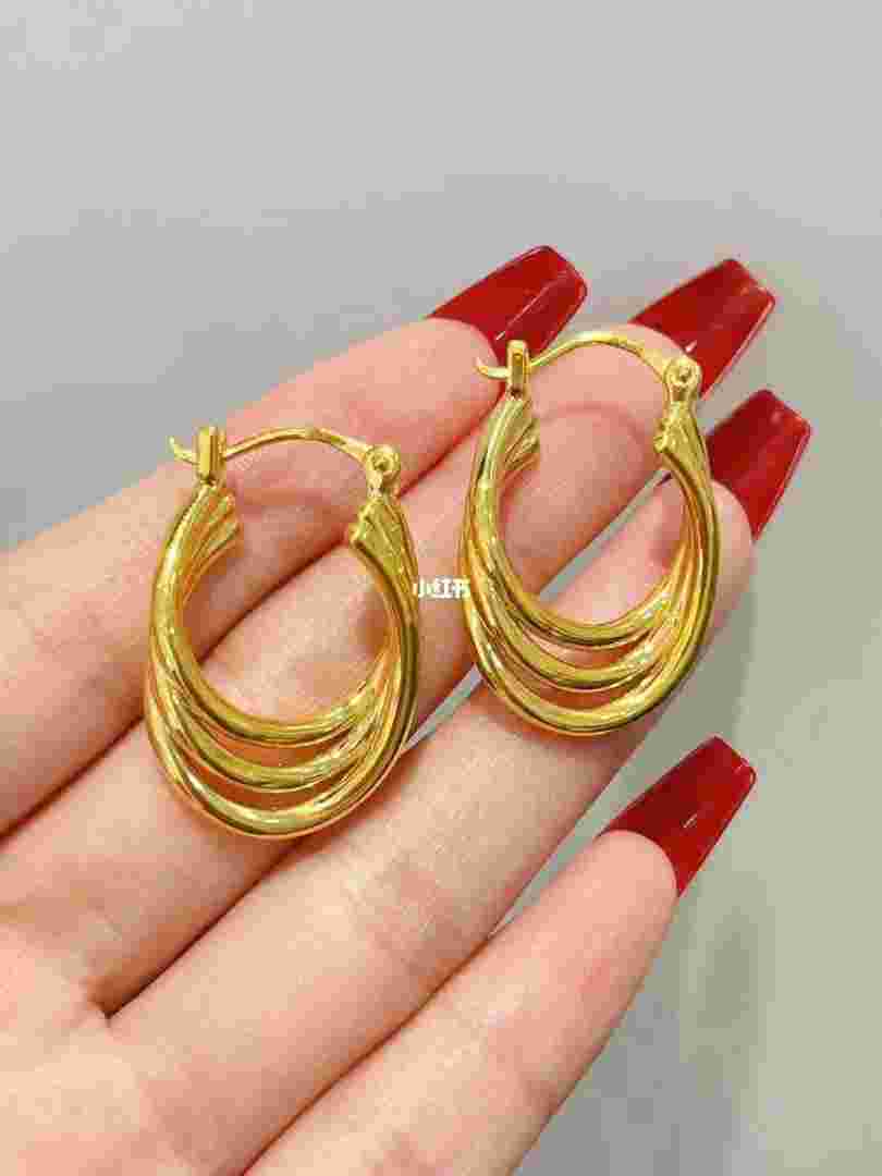 女生戴金耳环代表什么女生戴金耳环代表什么寓意-第2张图片-翡翠网 女生戴金耳环代表什么女生戴金耳环代表什么寓意-第2张图片-翡翠网