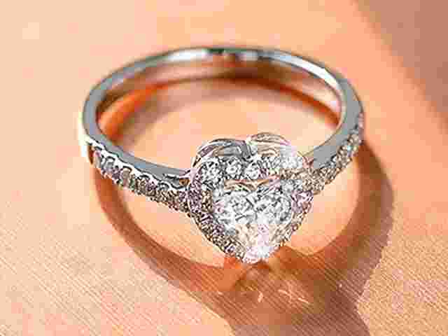 一般钻戒需要多少钱能打折吗,一般钻戒需要多少钱-第2张图片-翡翠网 一般钻戒需要多少钱能打折吗,一般钻戒需要多少钱-第2张图片-翡翠网