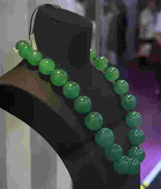 东方金钰翡翠原石库存照片,东方金钰翡翠专卖店-第2张图片-翡翠网