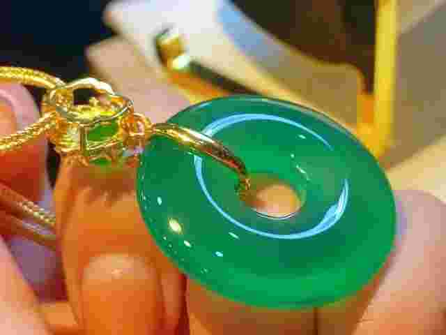 翡翠和玉的区别是什么?哪一个更好?知乎翡翠和玉的区别是什么?哪一个更好?-第1张图片-翡翠网 翡翠和玉的区别是什么?哪一个更好?知乎翡翠和玉的区别是什么?哪一个更好?-第1张图片-翡翠网