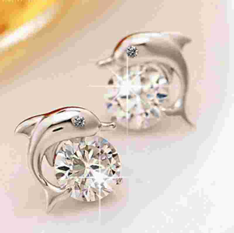 纯银耳环多少钱一对,一对纯银耳钉150块贵吗-第1张图片-翡翠网 纯银耳环多少钱一对,一对纯银耳钉150块贵吗-第1张图片-翡翠网