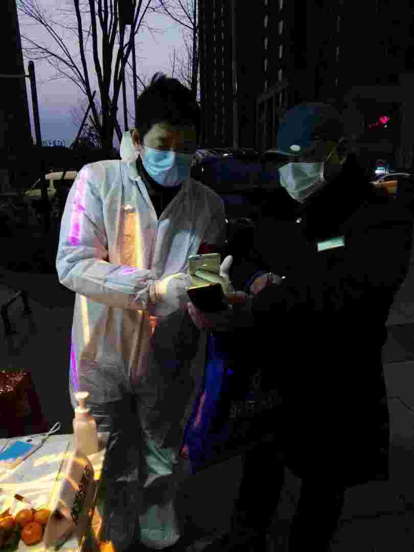 上海居委干部索要翡翠作为抗疫物资上海居委干部索要翡翠作为抗疫物资冲上热搜-第1张图片-翡翠网 上海居委干部索要翡翠作为抗疫物资上海居委干部索要翡翠作为抗疫物资冲上热搜-第1张图片-翡翠网