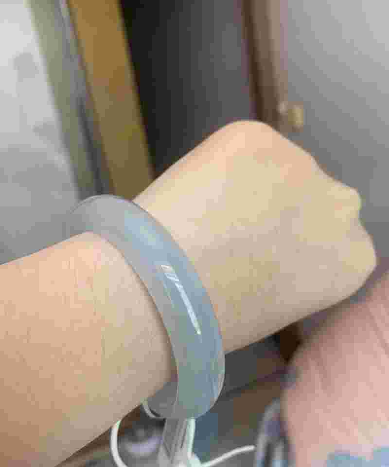 冰凉翡翠手镯图片高清,冰凉翡翠手镯图片-第1张图片-翡翠网