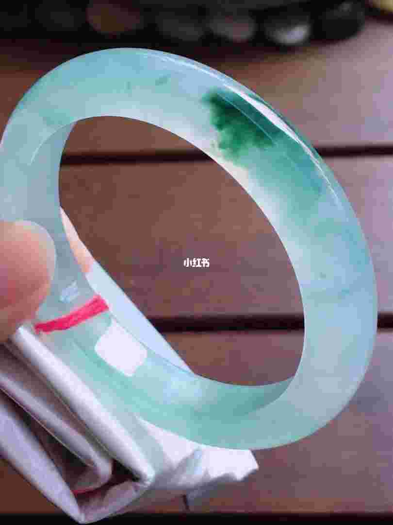 缅甸高冰翡翠手镯,缅甸高冰玻璃种翡翠原石-第1张图片-翡翠网 缅甸高冰翡翠手镯,缅甸高冰玻璃种翡翠原石-第1张图片-翡翠网