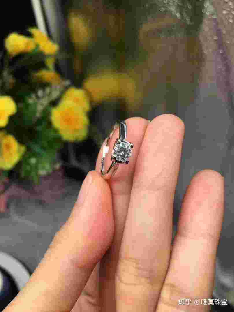 莫桑钻多少钱一克,莫桑钻是什么钻石多少钱一克-第2张图片-翡翠网 莫桑钻多少钱一克,莫桑钻是什么钻石多少钱一克-第2张图片-翡翠网