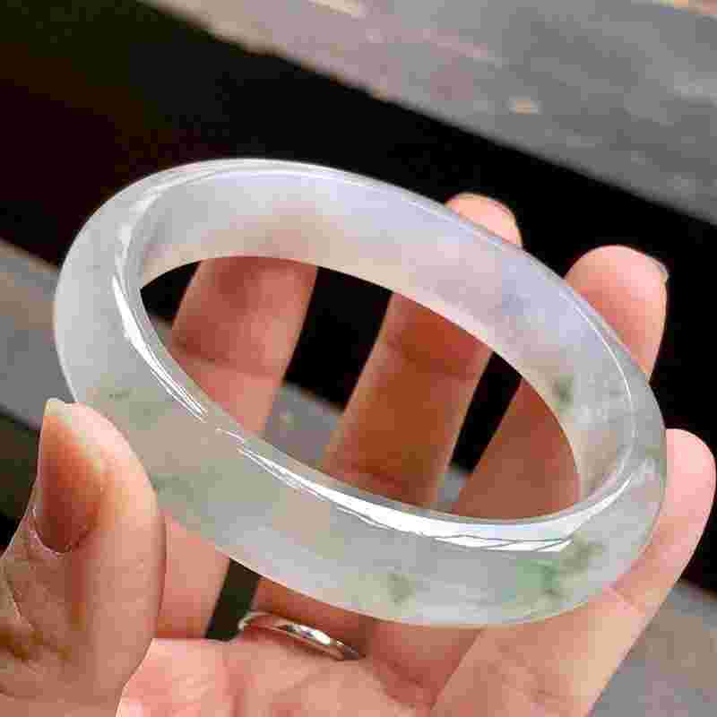 莆田翡翠批发市场在哪,莆田翡翠手镯价格-第2张图片-翡翠网 莆田翡翠批发市场在哪,莆田翡翠手镯价格-第2张图片-翡翠网