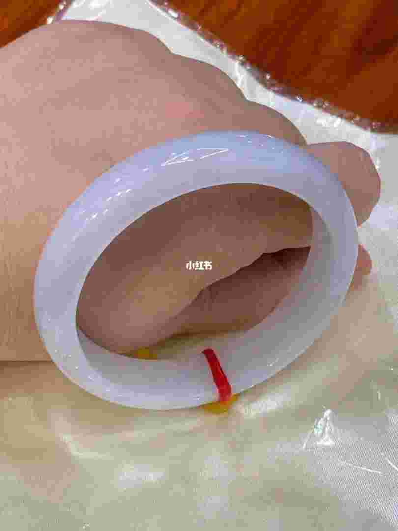 红绿白三色翡翠手镯值钱吗红绿白三色翡翠手镯-第2张图片-翡翠网 红绿白三色翡翠手镯值钱吗红绿白三色翡翠手镯-第2张图片-翡翠网