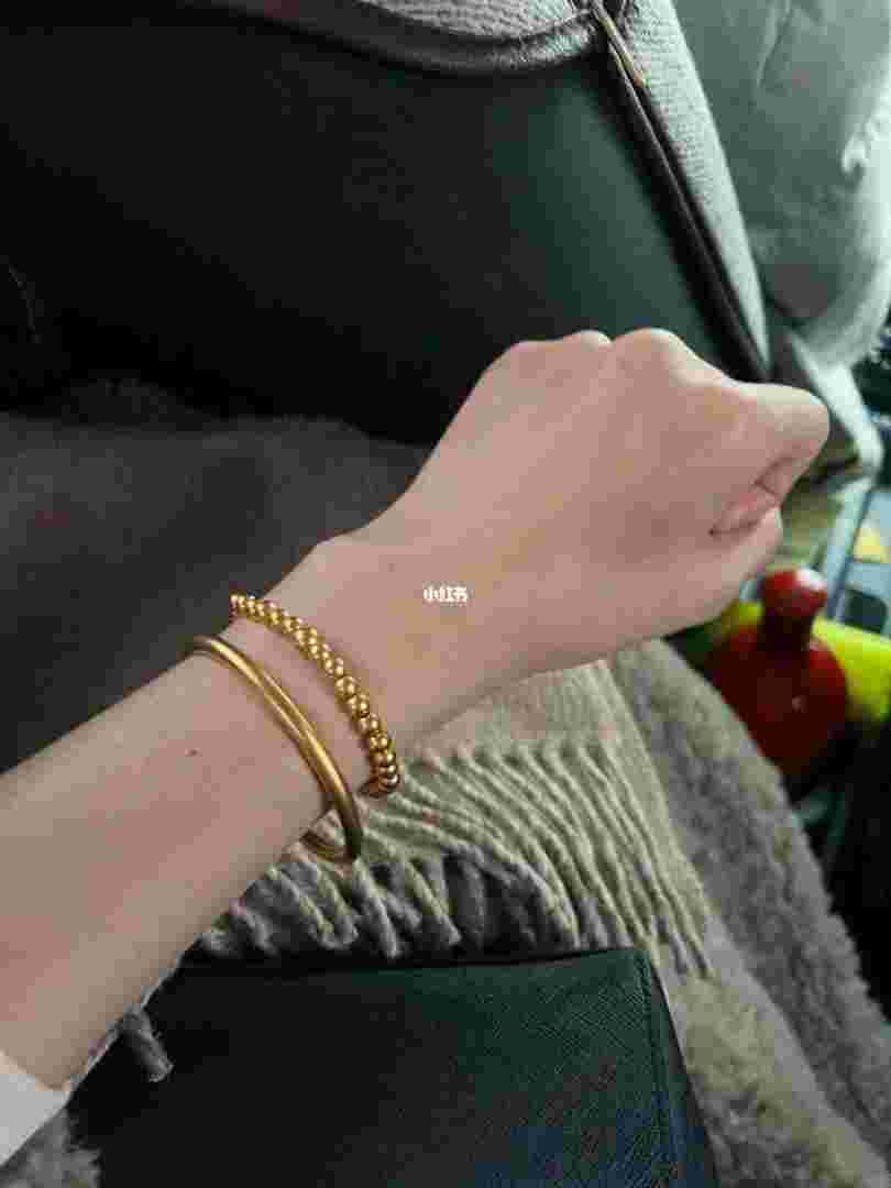 一只金手镯一只银手镯怎么戴一只金手镯一只银手镯怎么戴好看-第2张图片-翡翠网