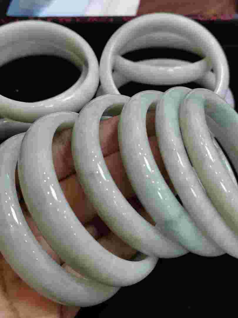 翡翠玉手镯裂纹图片真实翡翠玉手镯裂纹图片-第1张图片-翡翠网 翡翠玉手镯裂纹图片真实翡翠玉手镯裂纹图片-第1张图片-翡翠网