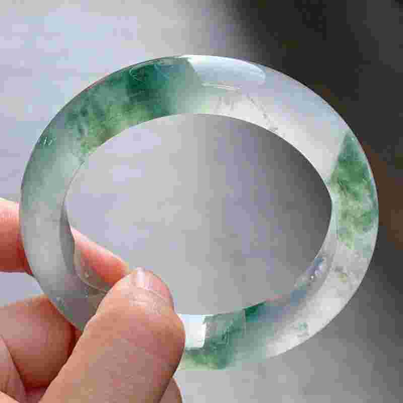 包含满绿飘花翡翠手镯真假辨别的词条-第1张图片-翡翠网 包含满绿飘花翡翠手镯真假辨别的词条-第1张图片-翡翠网