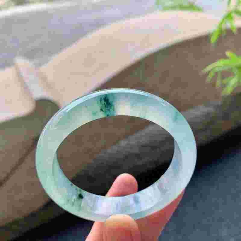 包含满绿飘花翡翠手镯真假辨别的词条-第2张图片-翡翠网 包含满绿飘花翡翠手镯真假辨别的词条-第2张图片-翡翠网