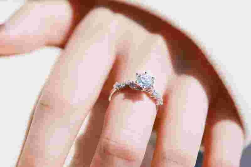 天然钻石一克拉多少钱人民币,钻石一克拉多少钱人民币-第1张图片-翡翠网 天然钻石一克拉多少钱人民币,钻石一克拉多少钱人民币-第1张图片-翡翠网