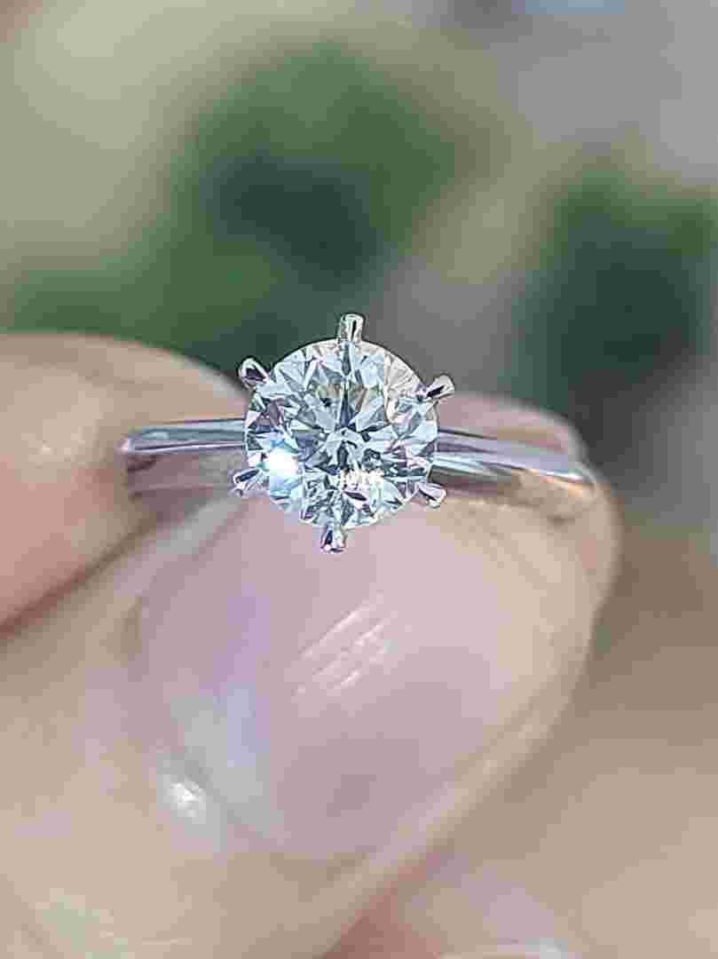 天然钻石一克拉多少钱人民币,钻石一克拉多少钱人民币-第2张图片-翡翠网 天然钻石一克拉多少钱人民币,钻石一克拉多少钱人民币-第2张图片-翡翠网