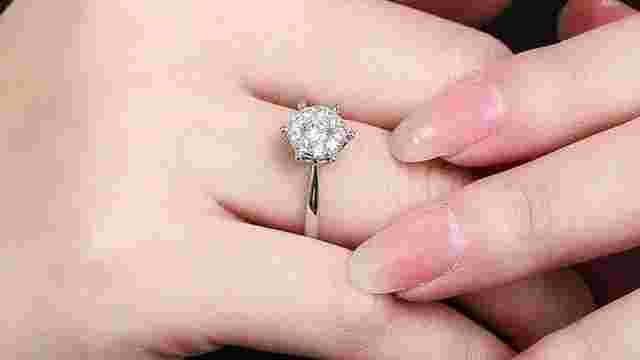 钻戒多少钱一个钻戒多少钱-第1张图片-翡翠网 钻戒多少钱一个钻戒多少钱-第1张图片-翡翠网