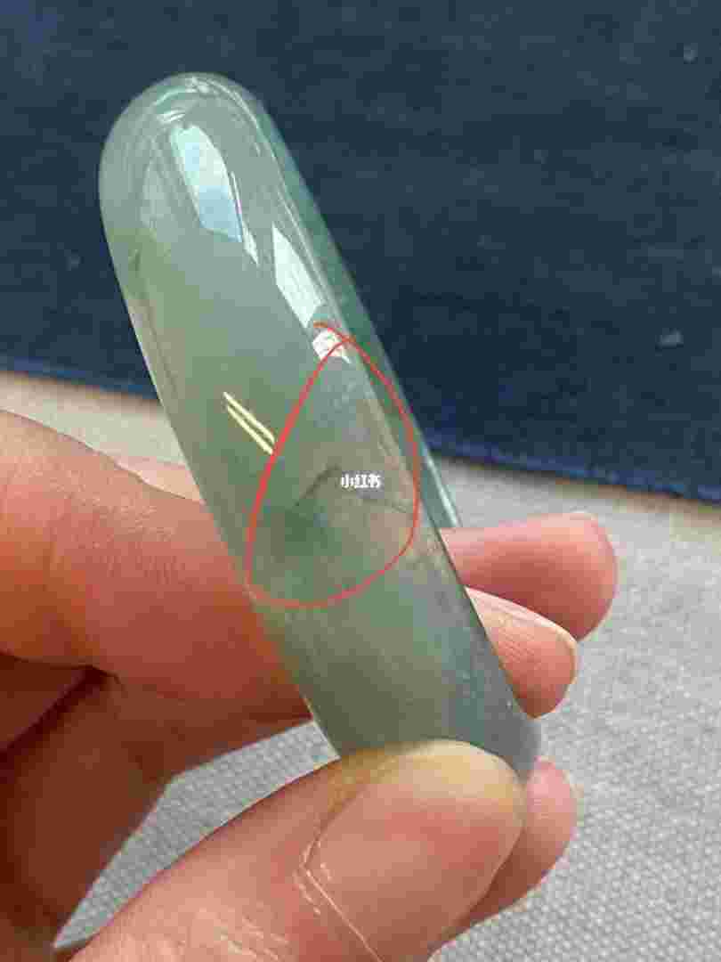 翡翠手镯怕磕,翡翠手镯磕到会坏吗-第1张图片-翡翠网 翡翠手镯怕磕,翡翠手镯磕到会坏吗-第1张图片-翡翠网