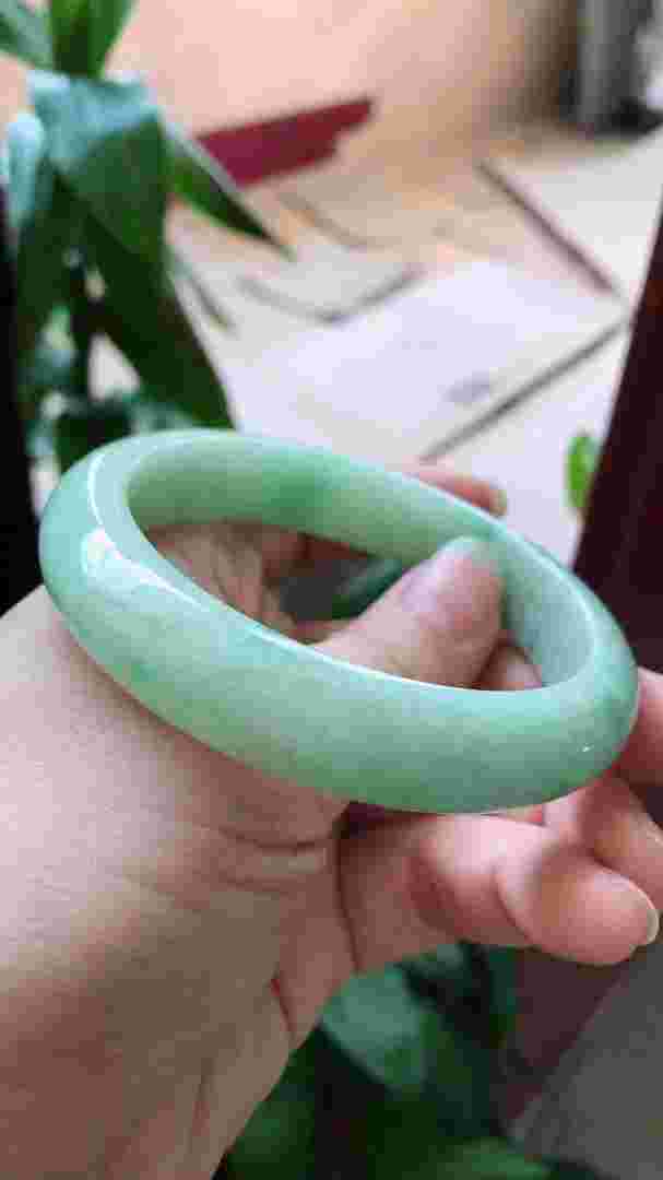 翡翠30017000元手镯1680翡翠手镯价格-第1张图片-翡翠网 翡翠30017000元手镯1680翡翠手镯价格-第1张图片-翡翠网