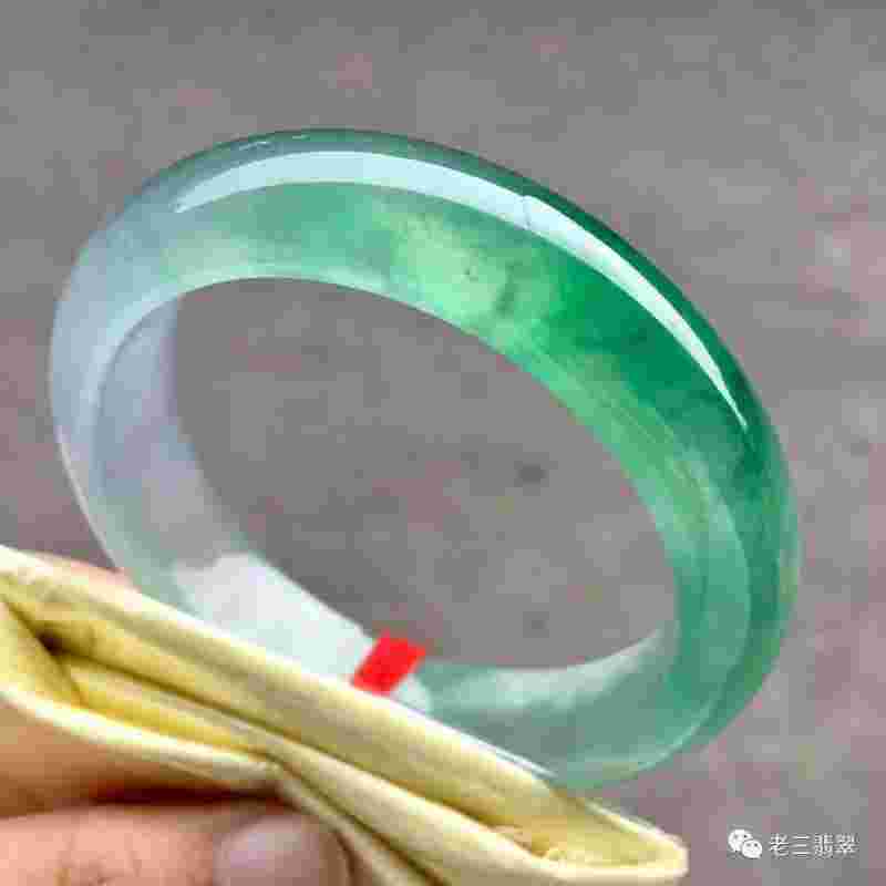 识别翡翠手镯真假的文章怎么写识别翡翠手镯真假的文章-第1张图片-翡翠网 识别翡翠手镯真假的文章怎么写识别翡翠手镯真假的文章-第1张图片-翡翠网